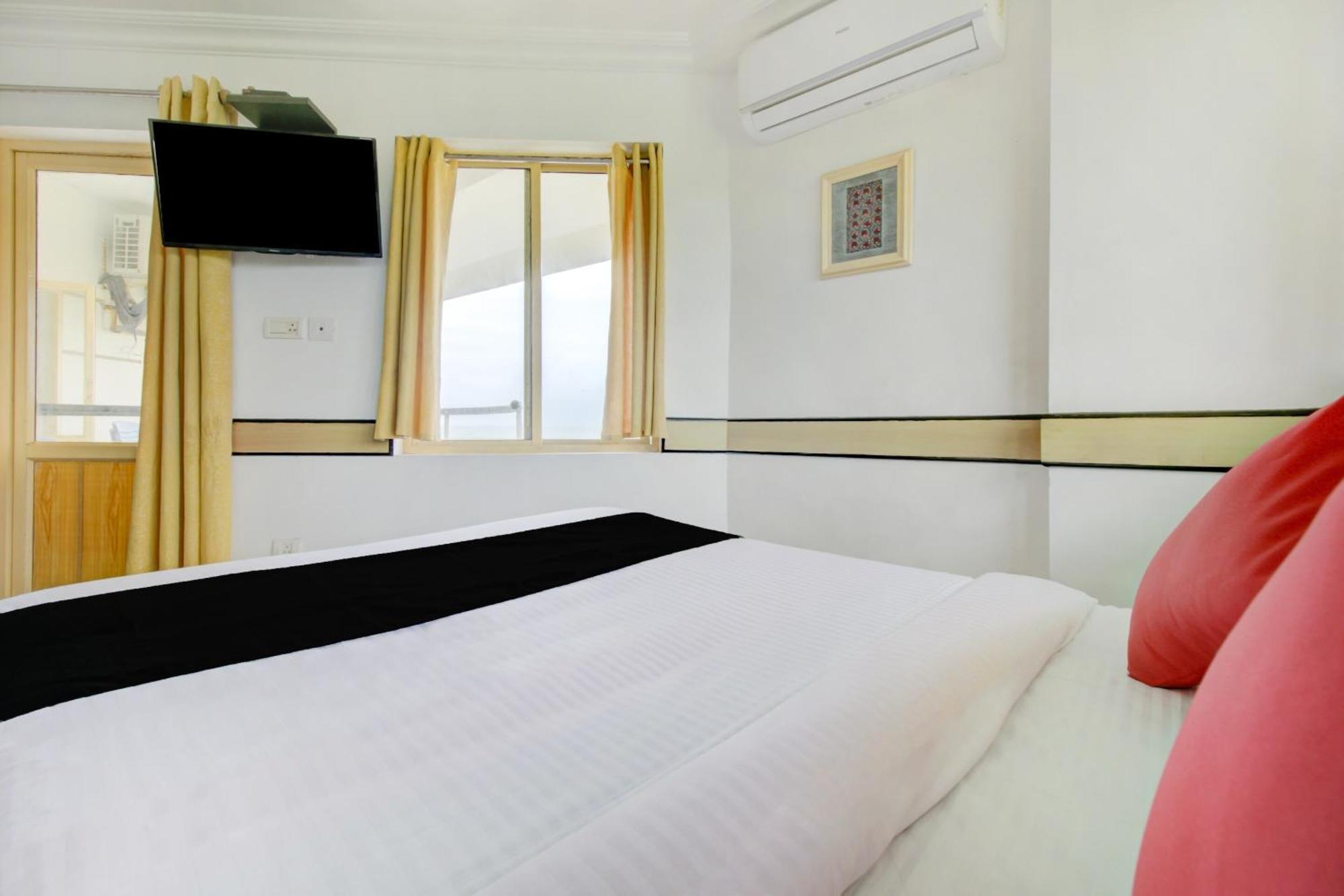 Collection O 75308 Floatel International Beach Resort Kannur Buitenkant foto