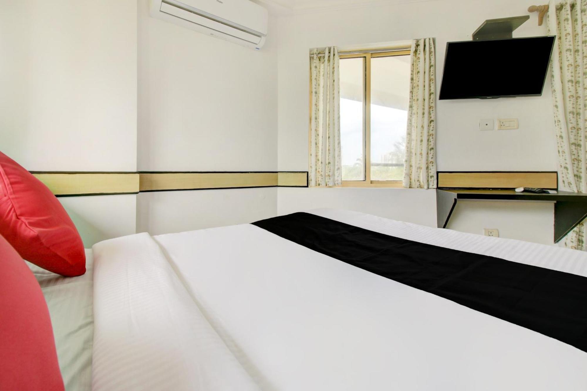 Collection O 75308 Floatel International Beach Resort Kannur Buitenkant foto